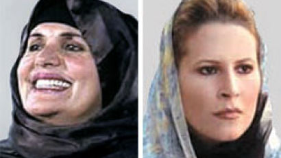 카다피 아내·딸, 튀니지로 도피?