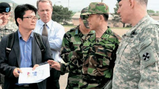 ‘네버 어게인 2002’ … 존슨 미 8군 사령관, 고엽제 조사 직접 나섰다 