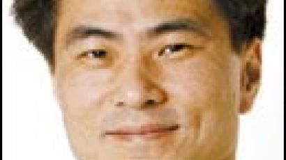 [취재일기] 김중수 한은 총재의 자기 모순