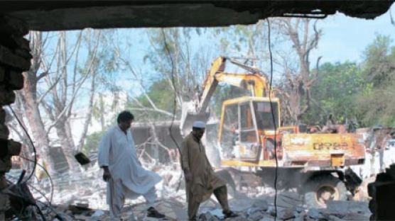 [사진] 파키스탄 또 자살폭탄 테러 … 최소 36명 숨져