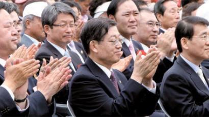 김황식 총리 ‘오만 군데’의 1호는 김종창이었다