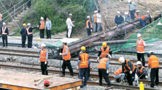 [사진] 의왕역 인근 사고 … 열차 운행 5시간 넘게 중단 