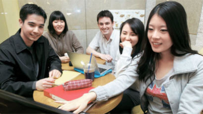 외국인 화이트칼라 1만 명 시대 (下) 한국 취업 꿈꾸는 외국인 유학생들