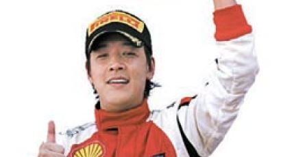  류시원, 중국서 페라리 레이싱 우승 “한국대표 첫 출전 … 한류팬에 감사”