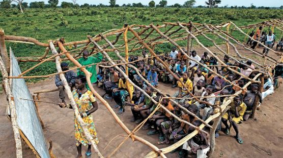 [Wide Shot] 중앙아프리카공화국 난민 캠프 가보니