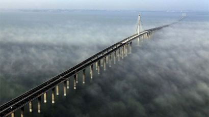[사진] 中 세계 최장 다리 "마라톤 해도 되겠네"