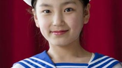 귀티 흐르는 북한판 '국민여동생' 이 소녀는 누구?