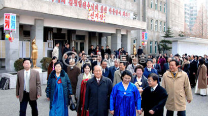 북한 선거 장면 들여다보니…제사상 차려놓고