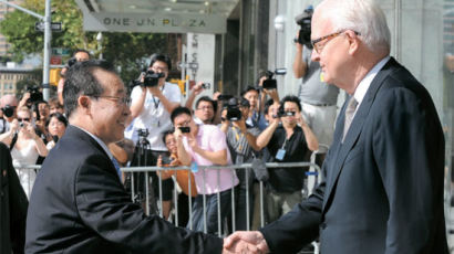 [사진] 김계관·보즈워스 뉴욕 회담