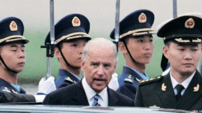 [사진] 바이든 미국 부통령, 베이징 도착 
