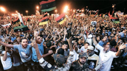 재스민 혁명 7개월 … 아랍 최장기 독재 결국 무너져