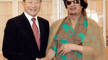 “네로 황제 같던 카다피 몰락 … 작년엔 상상도 못해”