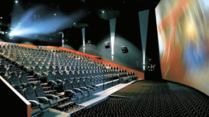 ‘4D플렉스’ 세계 첫선 … CGV, 영화관의 미래 제시