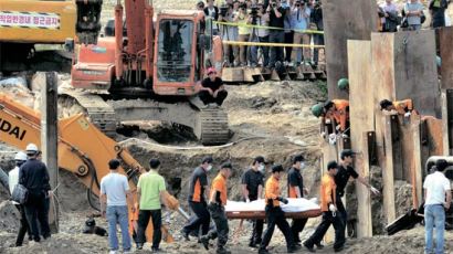 [사진] 동료 1명 구하려다 … 대전 하천변 공사장 붕괴 3명 사망