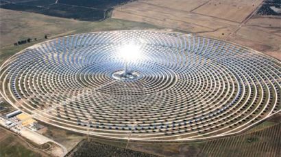 [사진] 태양 없어도 발전 … 세계 최초 ‘게마솔라’ 태양열발전소