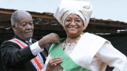 [노벨평화상 수상자] 독재 맞서 투옥 → 망명 반복 … 아프리카 첫 여성 대통령