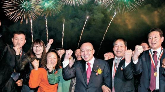 김승연 회장 “함께 발맞춰 가자” … 근속직원 가족과 불꽃축제 관람