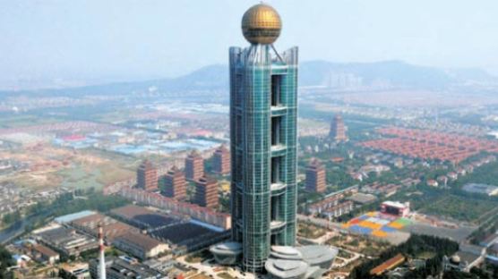 ‘농촌호텔’… 중국 ‘화시’ 부자 농민들 초호화 72층 짓다