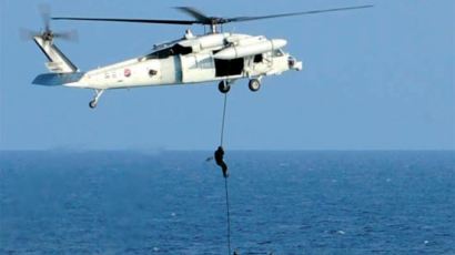 [사진] 원주선 훈련 중 헬기 추락 1명 사망, 1명 부상