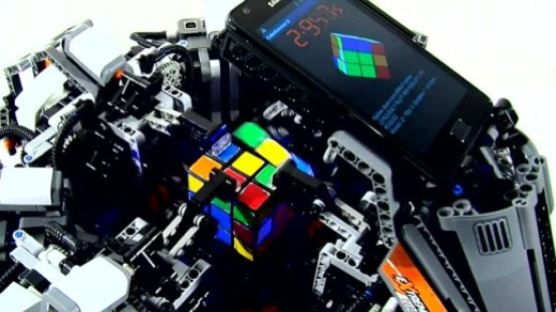 갤2 장착 레고로봇, 큐브를 5.3초만에…세계신기록 수립