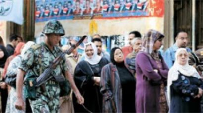 “독재 그림자 지워라” … 몸살 앓는 ‘아랍의 봄’