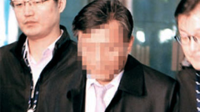 최 변호사 구속 … 검찰·법원 로비 여부 추궁