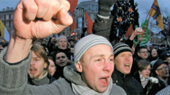 궁지 몰린 푸틴 … “도둑·사기꾼 물러나라” 10만 명 시위