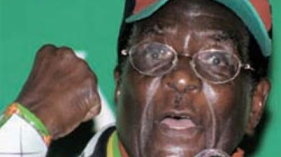 31년째 짐바브웨 통치 87세 무가베 … “신이 내게 긴 목숨을 허락” 또 출마