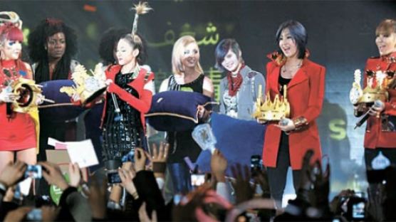 [사진] 2NE1, 미 ‘2011 세계 최고 신예 밴드’ 우승 