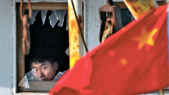 두 얼굴 중국 … 자국 선장 사망 땐 “한국인 처벌” 한국 해경 사망엔 “선원 인도적 대우를”