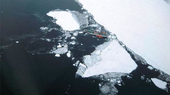 “남극 갇힌 러시아 배를 구하라” 아라온호 떴다