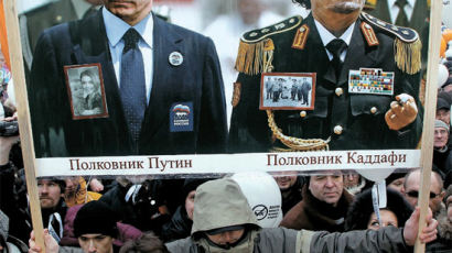 [사진] 푸틴 옆에 카다피 … 러시아가 심상찮다 