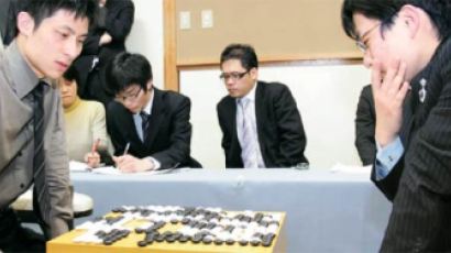 2012 세계 바둑계에 바란다 ① 후지쓰배마저 중단한 일본에