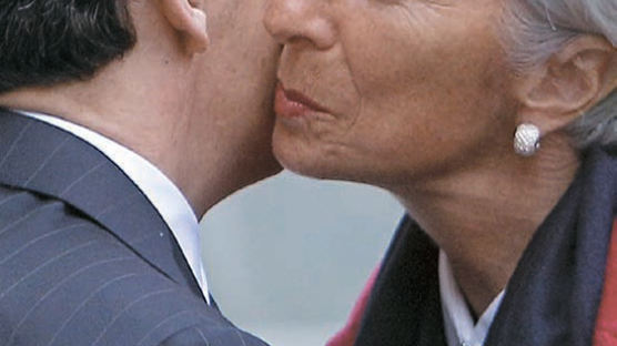 [사진] IMF 총재 묘한 표정