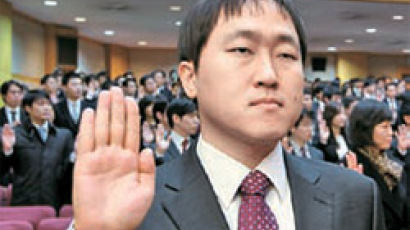 시각장애인 첫 판사 지원한 최영씨 … 연수원 모두가 그를 배려했다