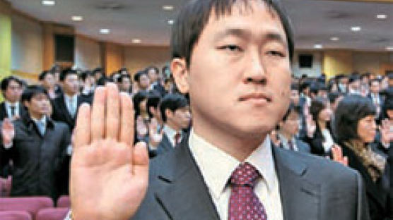 시각장애인 첫 판사 지원한 최영씨 … 연수원 모두가 그를 배려했다