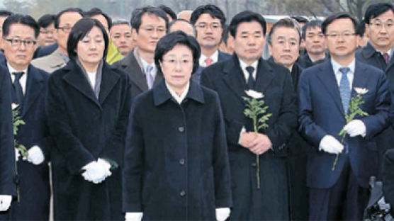 [사진] 민주당, 노무현 묘역 참배