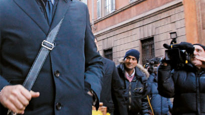 [사진] 이탈리아의 보복? … 피치 압수수색