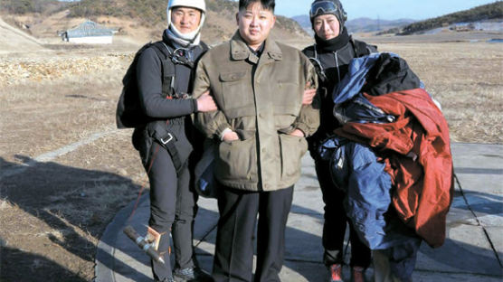 북, 김정일 생일에 역대 최대 군사 퍼레이드 준비