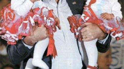 [2012 대선] 선두 롬니, 결전 앞두고 미소