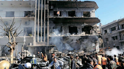 [사진] 혼돈의 시리아 … 정보기관 노린 연쇄 폭탄테러 27명 사망 97명 부상