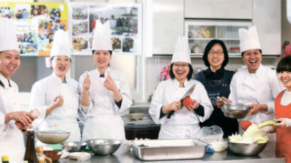 [사진] “동남아 본토요리 기대하세요” 식당 연 결혼이주여성들