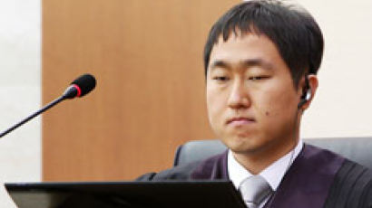 국내 1호 시각장애인 판사 최영 법관, 재판 모습 공개