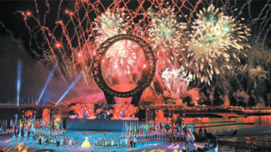 뱃고동으로 시작된 93일 축제 … 1000만이 움직인다