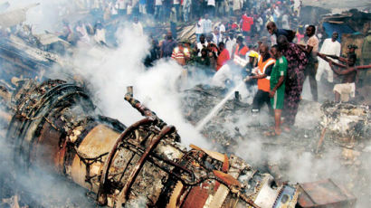 [사진] 나이지리아 여객기 추락 … 탑승자 153명 전원 사망