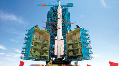 중국 첫 유인 우주도킹 도전…선저우 9호 이달 중순 발사