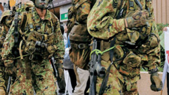 일본 자위대, 42년 만에 도쿄 시내 무장행군