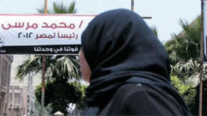 못 다 지운 무바라크 그늘 … 멀어진 ‘카이로의 봄’