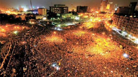 무바라크 사망설 퍼진 날 … “군부 타도” 민심 폭발