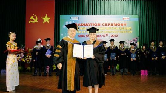 글로벌 교육수출 나선 숭실대, 한국 최초로 베트남 MBA 졸업생 배출